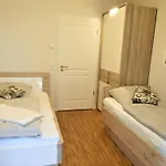 Apartman Lenia 2 *