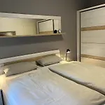 Apartman Lenia 2 *